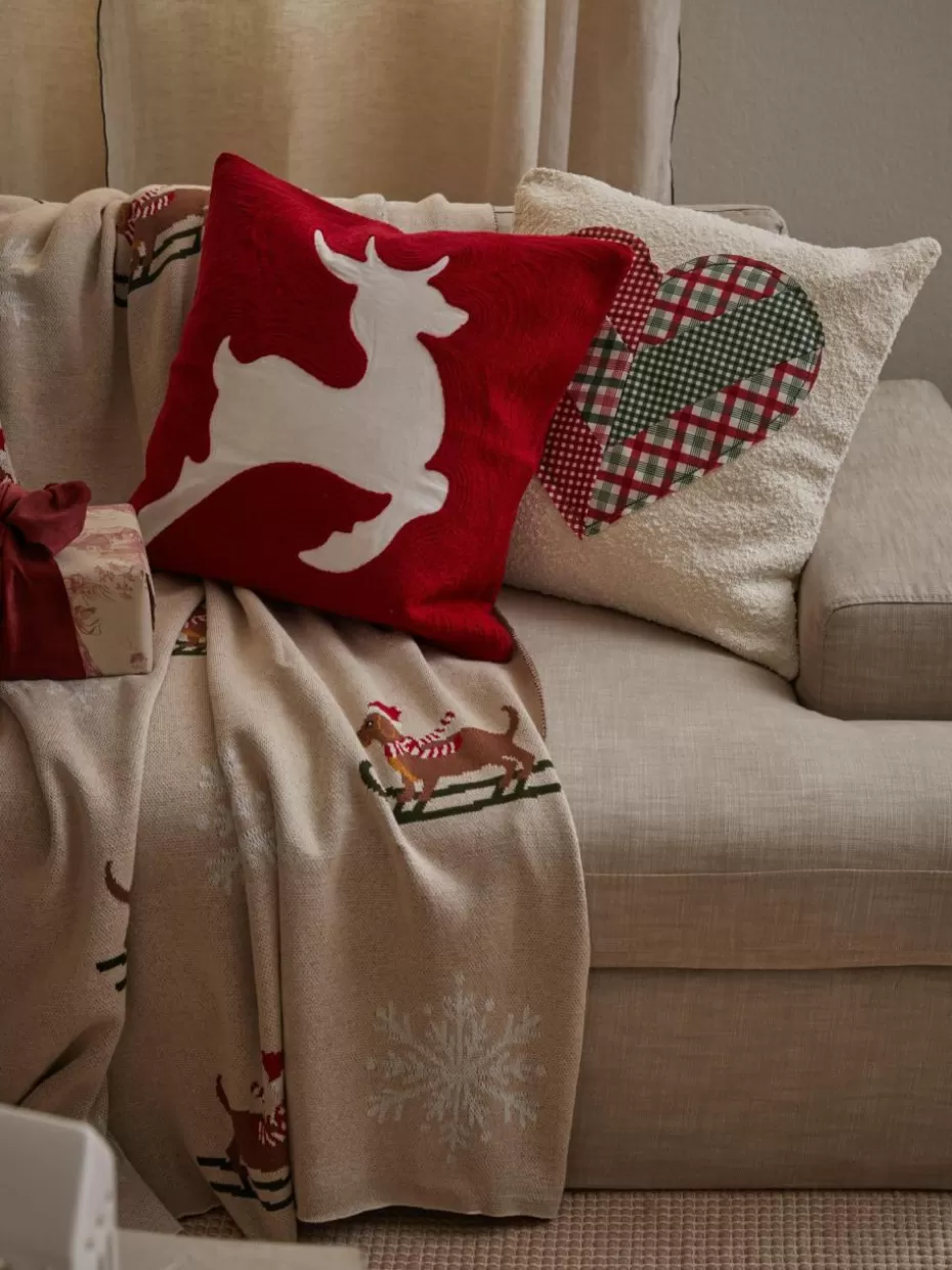 Weihnachtliche Decken & Plaids | Glow-Up-Westwing Collection Baumwolldecke Buddy mit winterlichem Motiv Hellbeige, Bunt