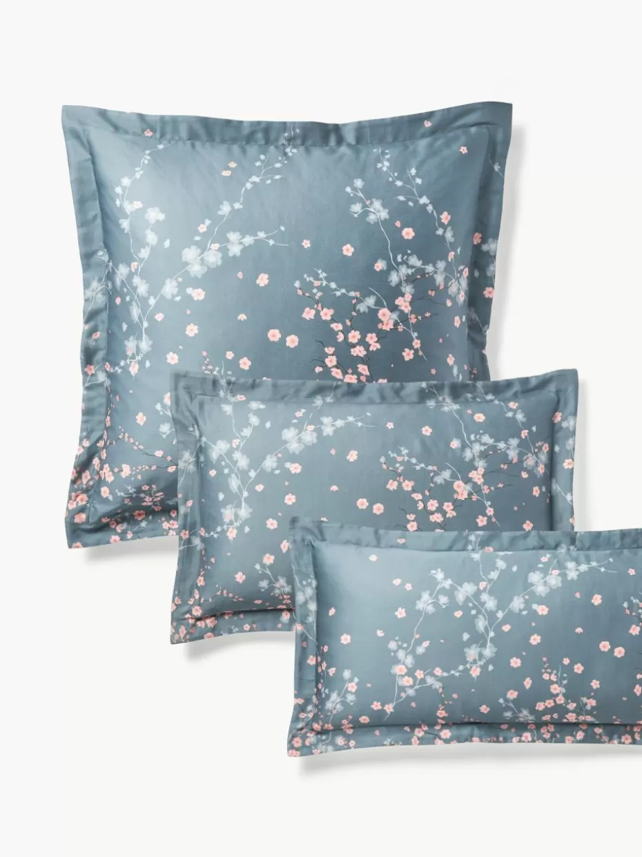 Kopfkissenbezüge-Westwing Collection Baumwollsatin-Kopfkissenbezug Sakura mit Blumen-Print Blau, Hellrosa, Weiß