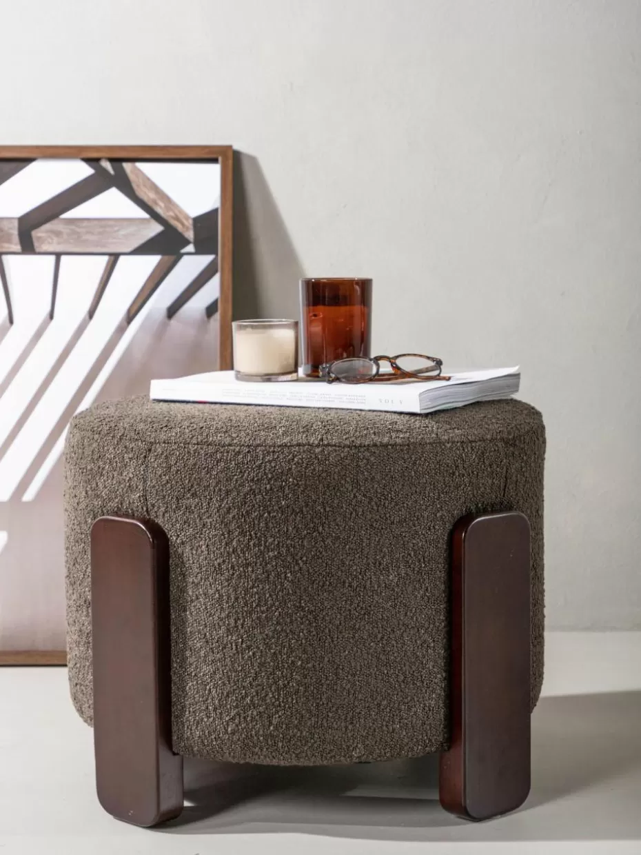 Hocker-Westwing Bouclé-Hocker Coffey mit Holz-Füßen Bouclé Olivgrün, Gummibaumholz dunkelbraun lackiert