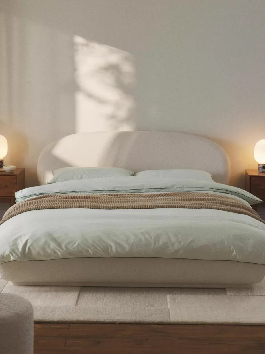 Betten-Westwing Collection Bouclé-Polsterbett Alba mit abgerundeten Ecken Bouclé Off White