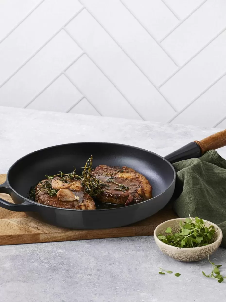 Pfannen-Le Creuset Bratpfanne Signature Collection aus Gusseisen mit Holzgriff Schwarz