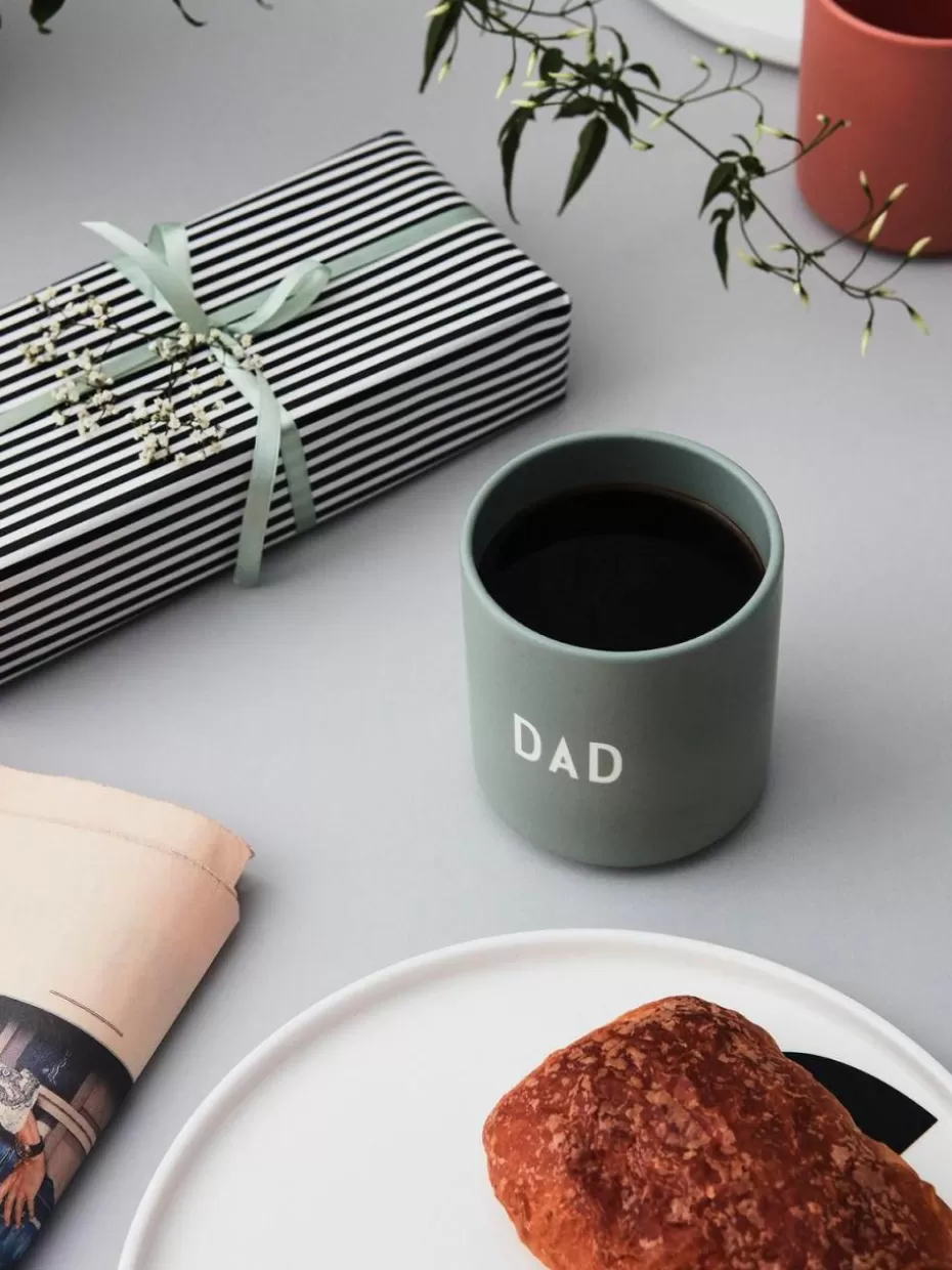 Tassen | Geschirrserien-Design Letters Design Becher Favourite DAD/LOVE mit Schriftzug auf Vorder- & Rückseite Greige (Dad)