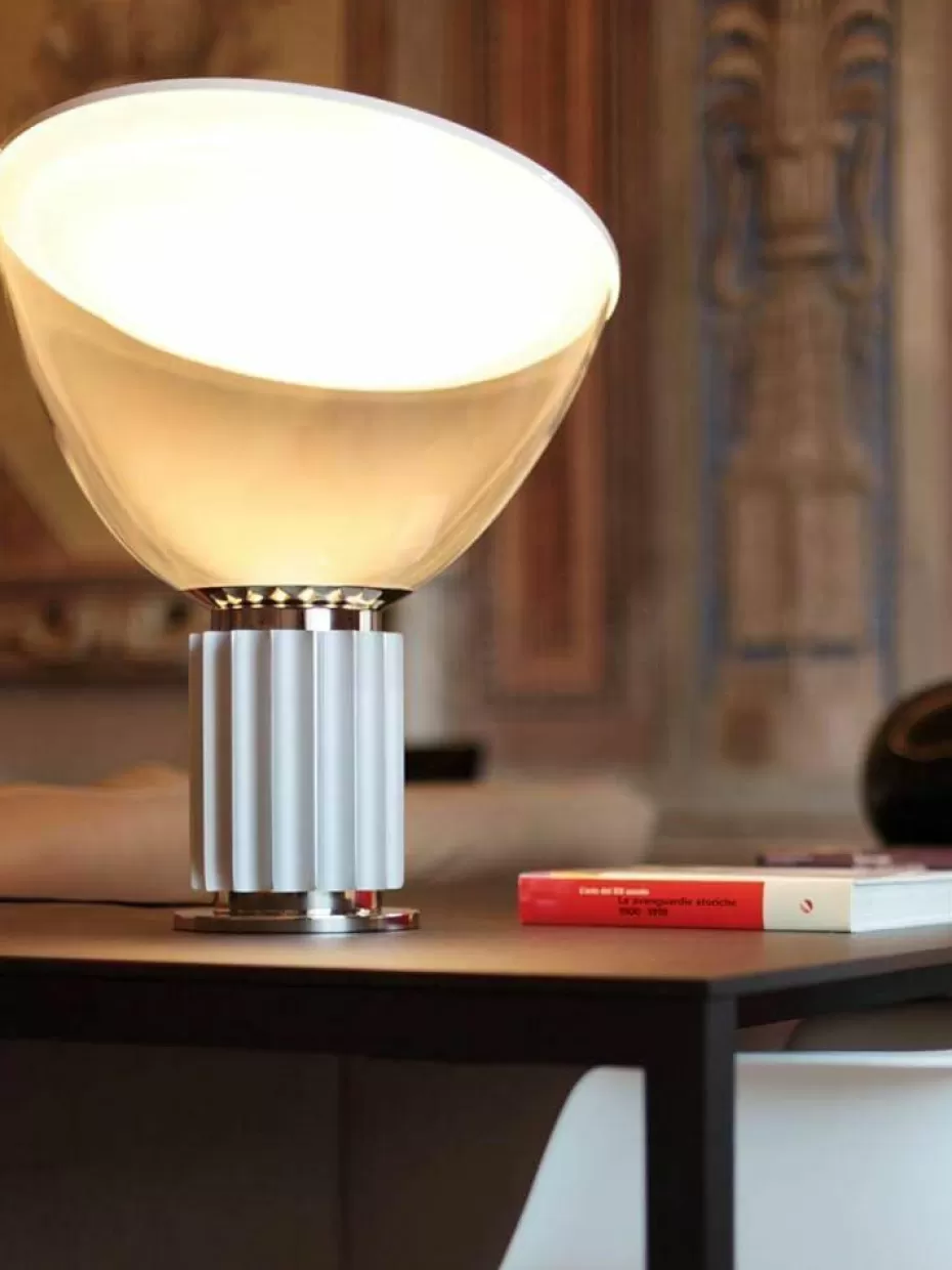 Led-Tischleuchten-Flos Dimmbare LED-Tischlampe Taccia Small, mundgeblasen Silberfarben