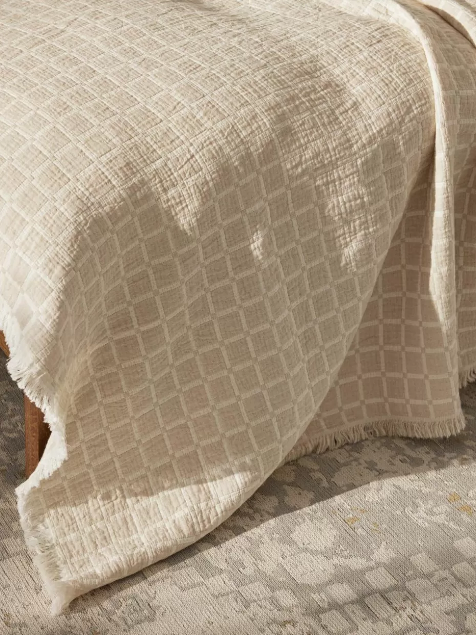 Tagesdecken & Bettüberwürfe-Westwing Collection Gewaschene Musselin-Tagesdecke Ronia mit Fransen Hellbeige, Off White