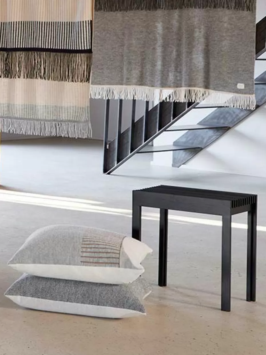 Hocker-Form & Refine Hocker Lightweight aus Eichenholz Eichenholz, schwarz lackiert