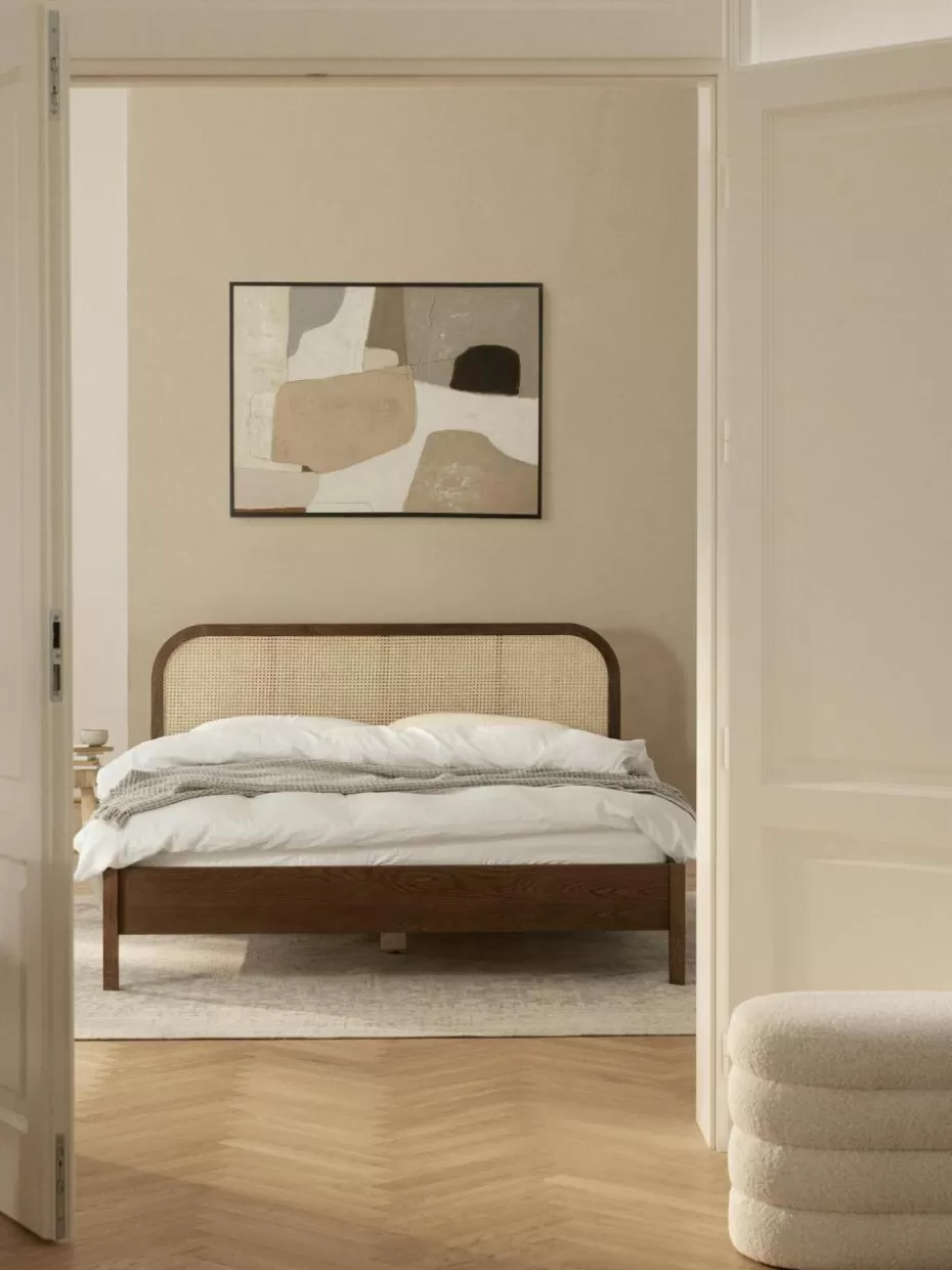 Betten-Westwing Collection Holzbett Jones mit Kopfteil aus Wiener Geflecht Dunkles Eichenholz, Beige