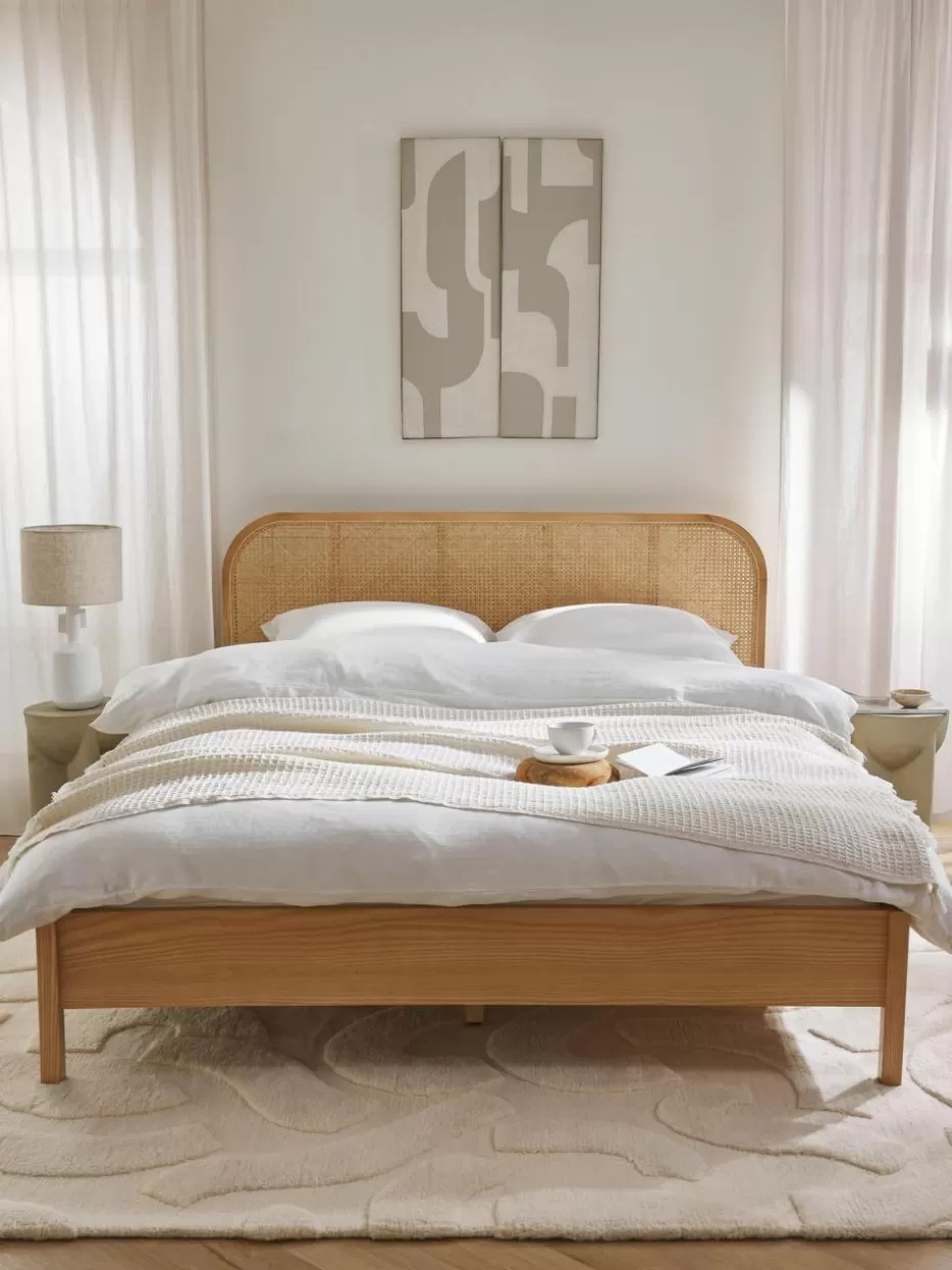 Betten-Westwing Collection Holzbett Jones mit Kopfteil aus Wiener Geflecht Helles Eichenholz, Beige