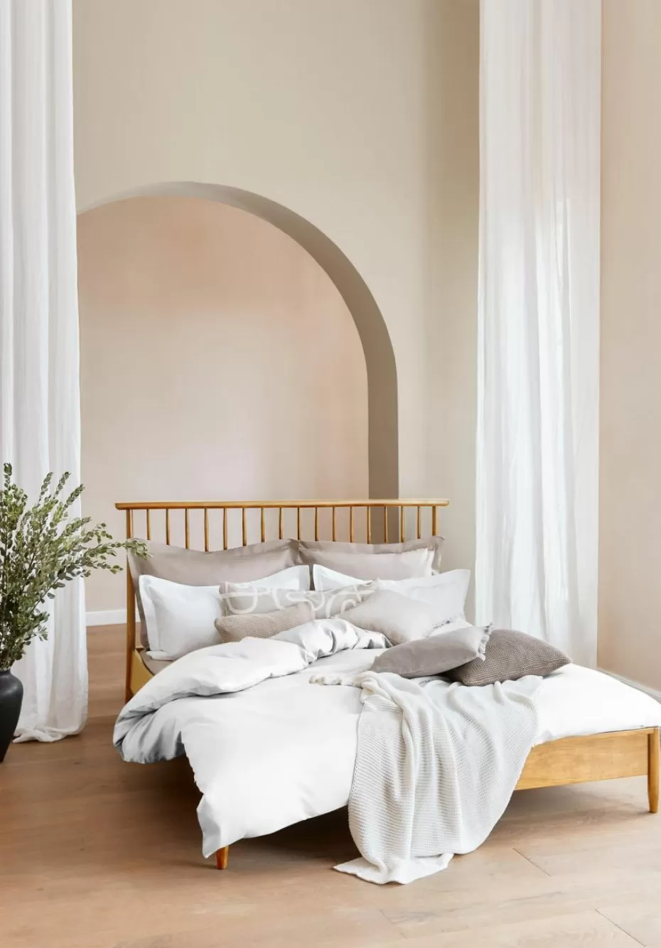 Betten-Westwing Collection Holzbett Windsor mit Kopfteil aus Kiefernholz Kiefernholz, hell