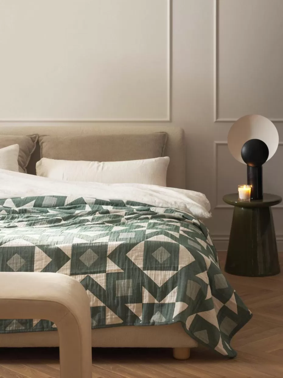 Weihnachtliche Decken & Plaids | Tagesdecken & Bettüberwürfe-Westwing Collection Jacquard-Tagesdecke Benson Off White, Dunkelgrün