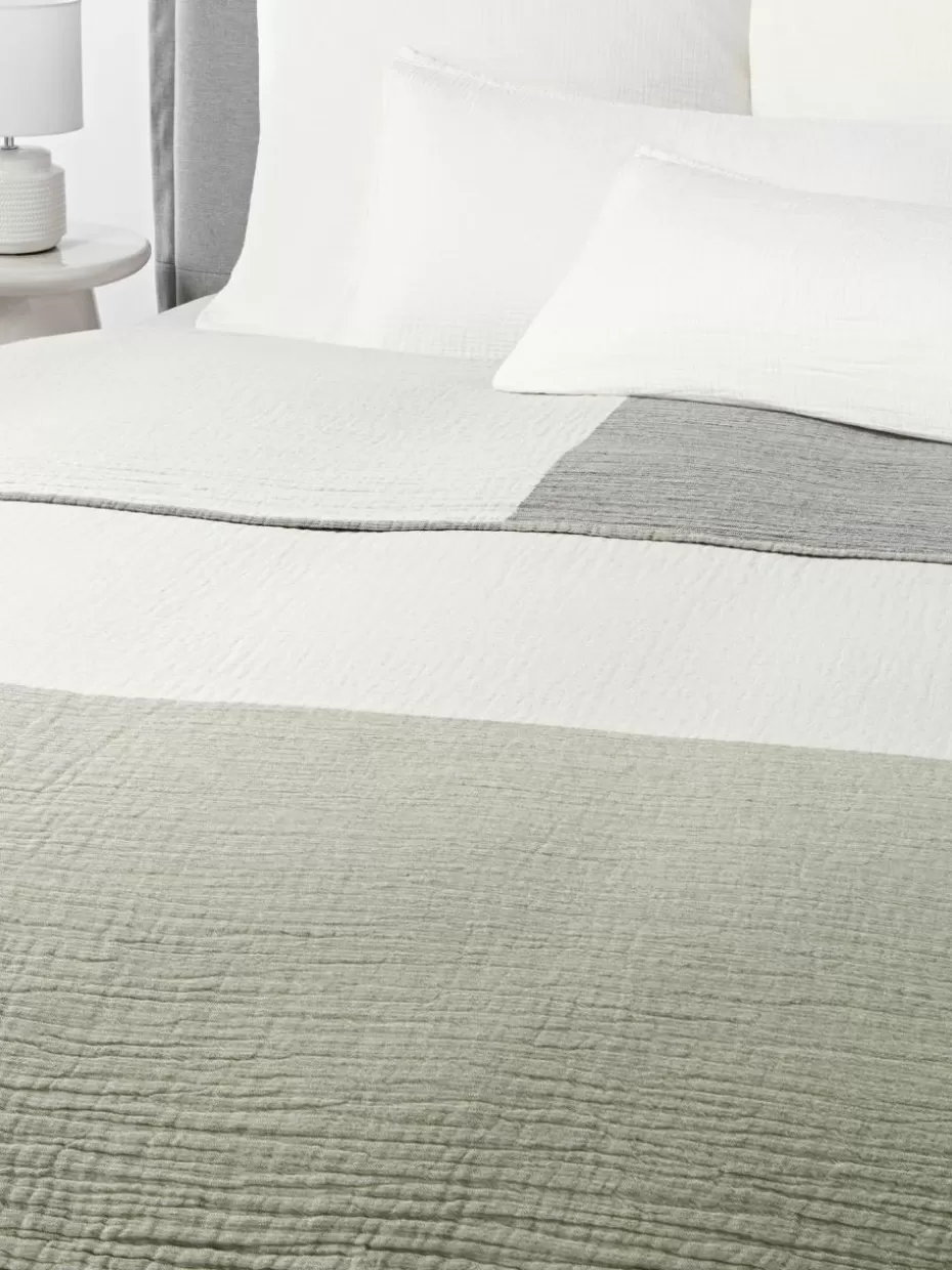 Tagesdecken & Bettüberwürfe-Westwing Collection Jacquard-Tagesdecke Hekla aus Musselin Olivgrün, Hellgrau