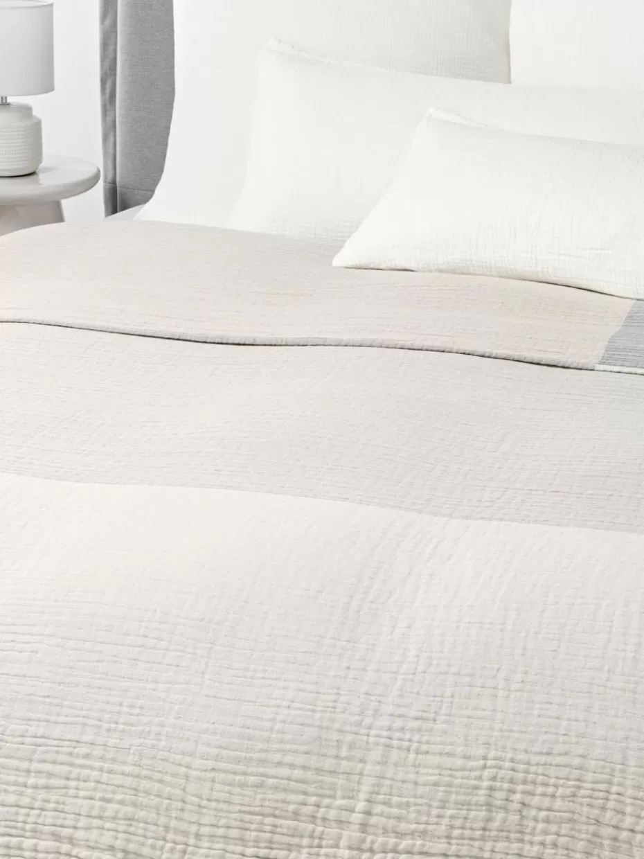 Tagesdecken & Bettüberwürfe-Westwing Collection Jacquard-Tagesdecke Hekla aus Musselin Grau, Beige