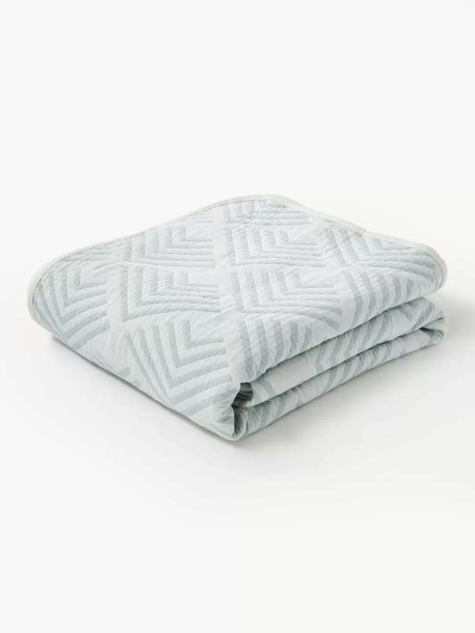 Tagesdecken & Bettüberwürfe-Westwing Collection Jacquard-Tagesdecke Milano mit grafischem Muster Hellblau