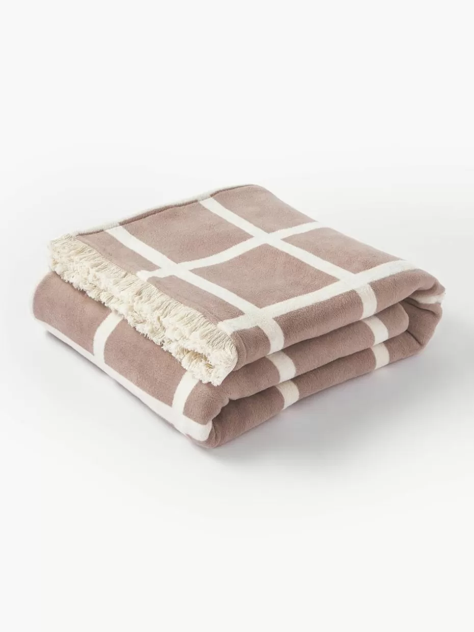 Decken & Plaids-Westwing Collection Karierte Kuscheldecke Edison mit Fransenabschluss Nougat, Cremeweiß