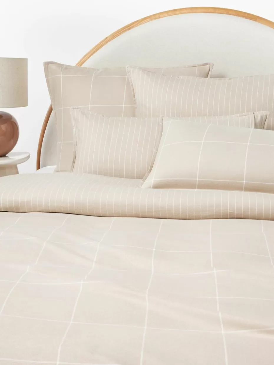 Kopfkissenbezüge-Westwing Collection Karierter Flanell-Wendekopfkissenbezug Noelle aus Baumwolle Hellbeige, Weiß