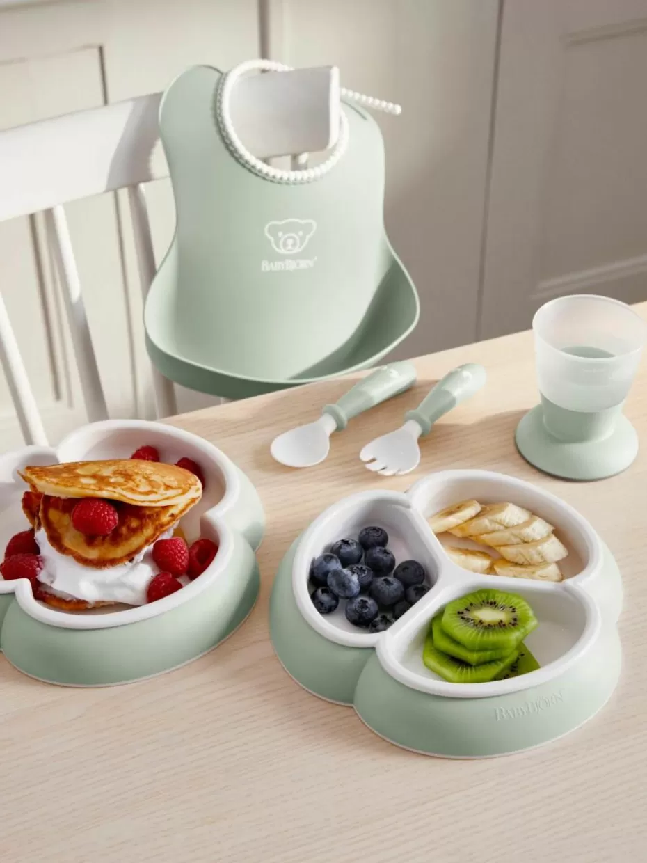 Tischsets & Lätzchen-BabyBjörn Kindergeschirr Bliss mit Lätzchen, 8er-Set Salbeigrün, Weiß