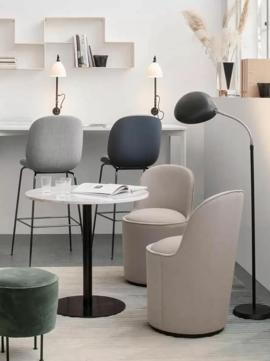 Leselampen-GUBI Kleine Stehlampe Cobra, verstellbar
