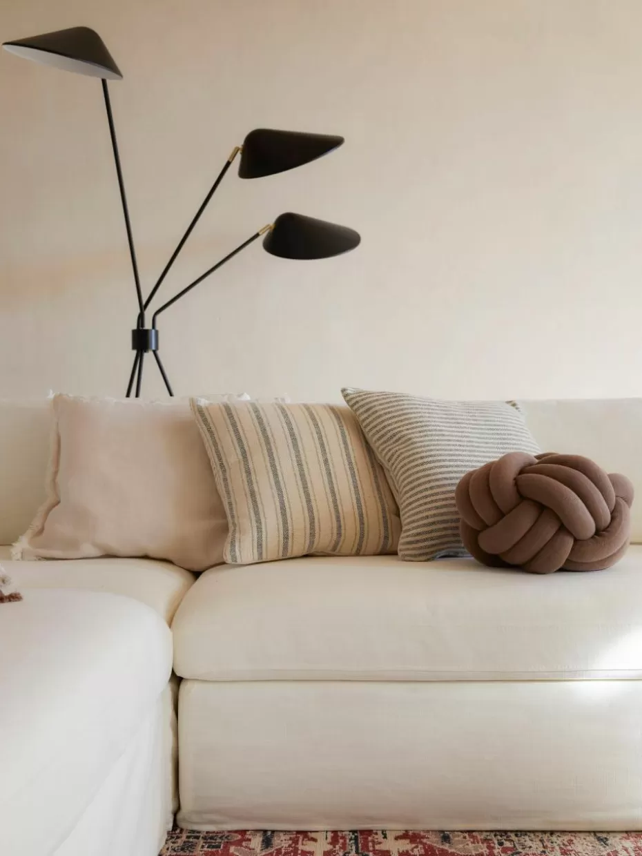 Dekokissen-Westwing Collection Knoten-Kissen Twist Taupe