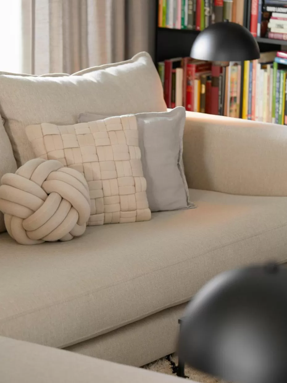 Dekokissen-Westwing Collection Knoten-Kissen Twist Hellbeige