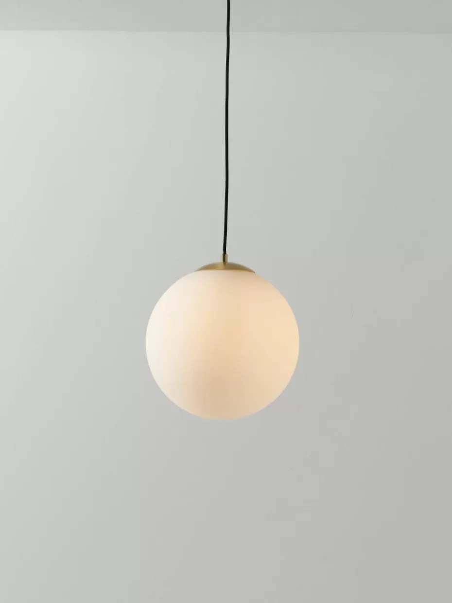 Pendelleuchten-Westwing Collection Kugel-Pendelleuchte Beth aus Opalglas