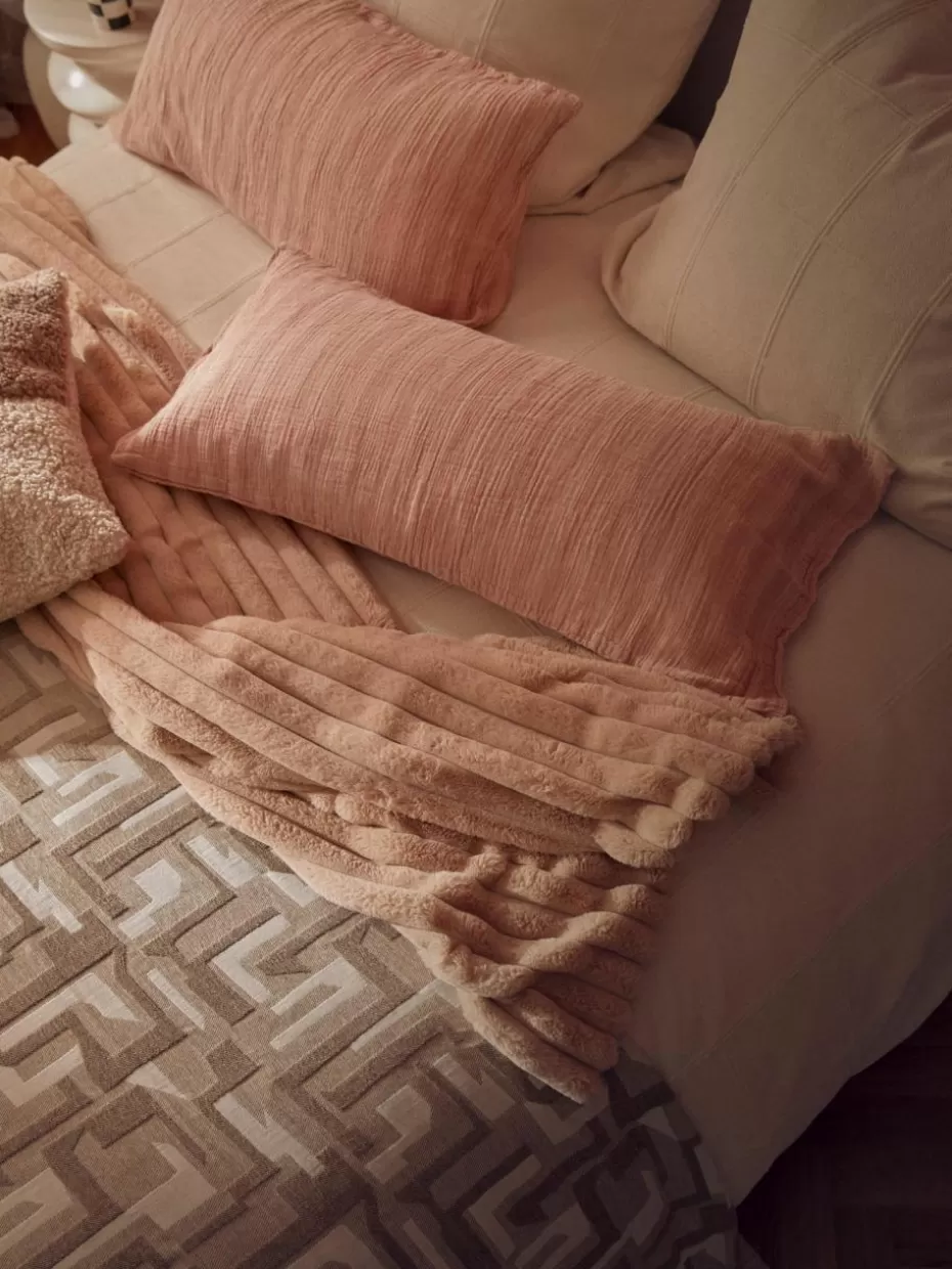 Decken & Plaids-Westwing Collection Kuscheldecke Lovey aus Kunstfell Peach