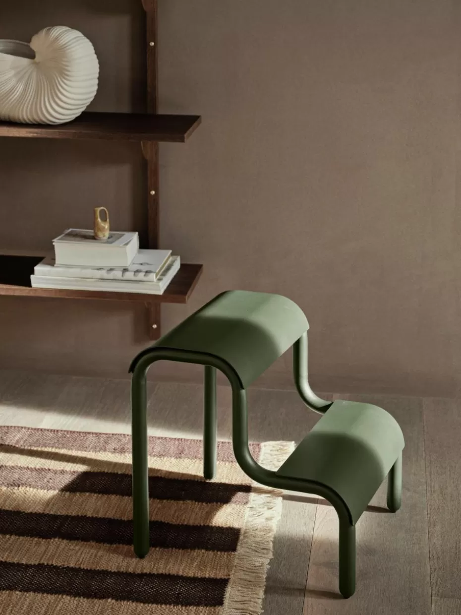 Stühle-ferm LIVING Kids Metall-Kinderhocker Up Step Dunkelgrün