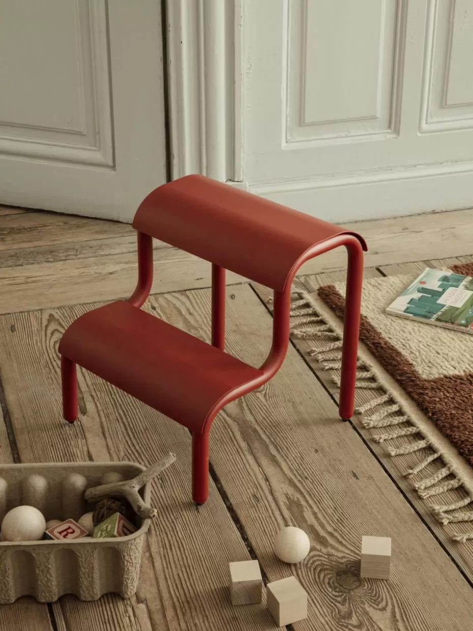 Stühle-ferm LIVING Kids Metall-Kinderhocker Up Step Rot