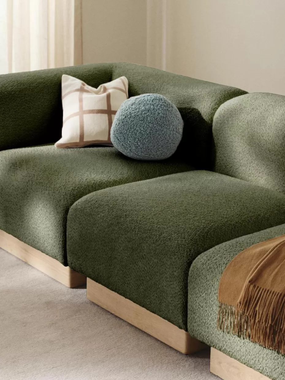 Sofas-Westwing Collection Mittelmodul Natalie aus Teddy-Bouclé Teddy-Bouclé Dunkelgrün, helles Buchenholz