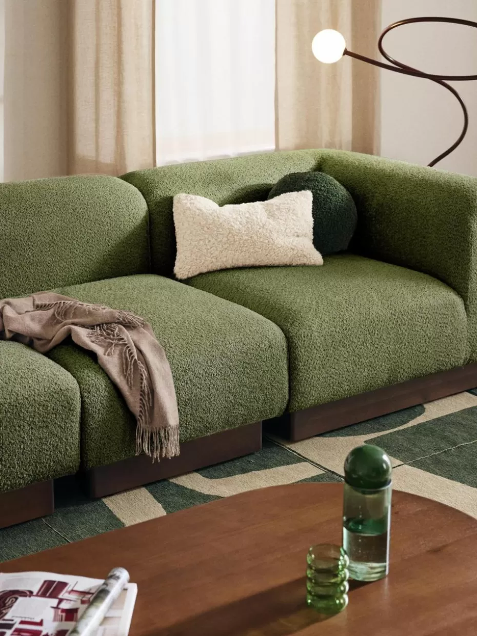 Sofas-Westwing Collection Mittelmodul Natalie aus Teddy-Bouclé Teddy-Bouclé Dunkelgrün, dunkles Buchenholz