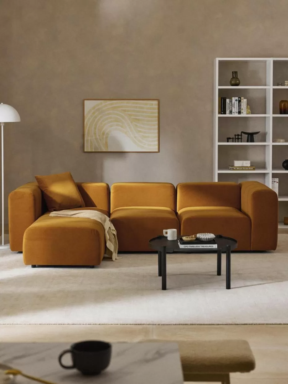 Sofaserien-Westwing Collection Modulares Samt-Sofa Lena (4-Sitzer) mit Hocker (links/rechts) Samt Ocker