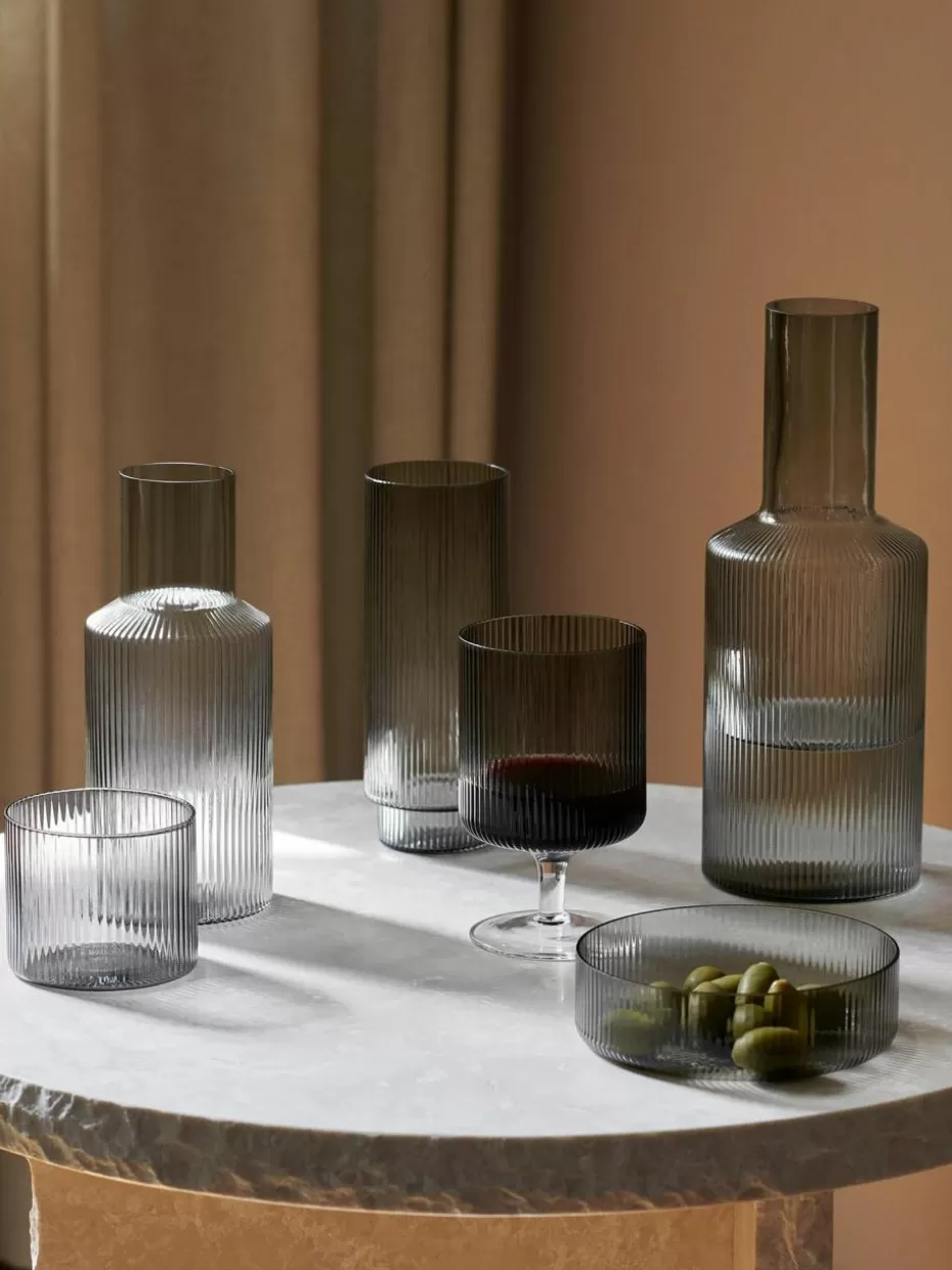 Kannen & Karaffen-ferm LIVING Mundgeblasene Karaffe Ripple mit Rillenrelief, 1 L Grau, transparent