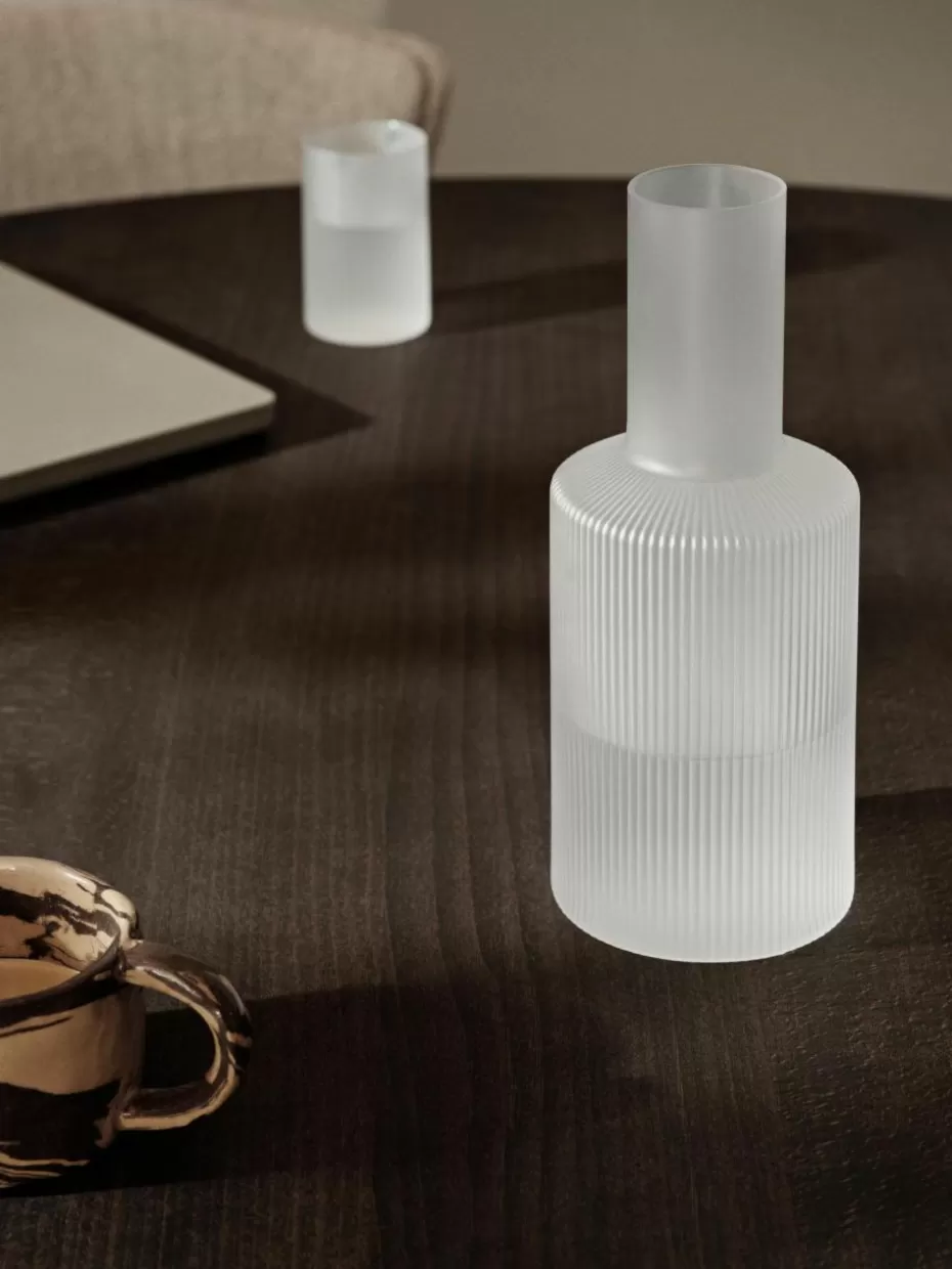 Weihnachtsgeschirr | Kannen & Karaffen-ferm LIVING Mundgeblasene Karaffe Ripple mit Rillenrelief, 1 L Semi-transparent, matt