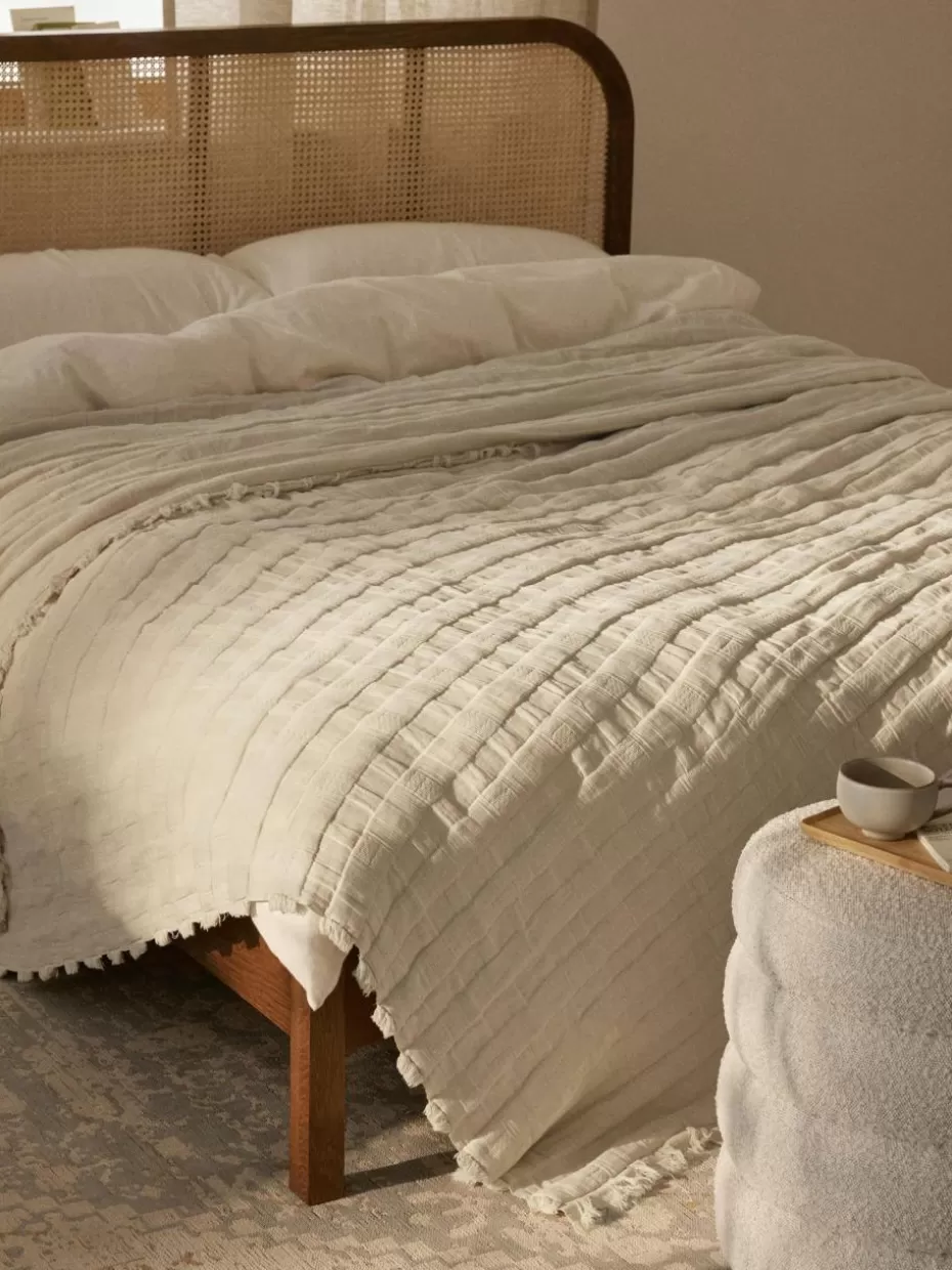 Tagesdecken & Bettüberwürfe-Westwing Collection Musselin-Tagesdecke Bethany mit Fransen Off White
