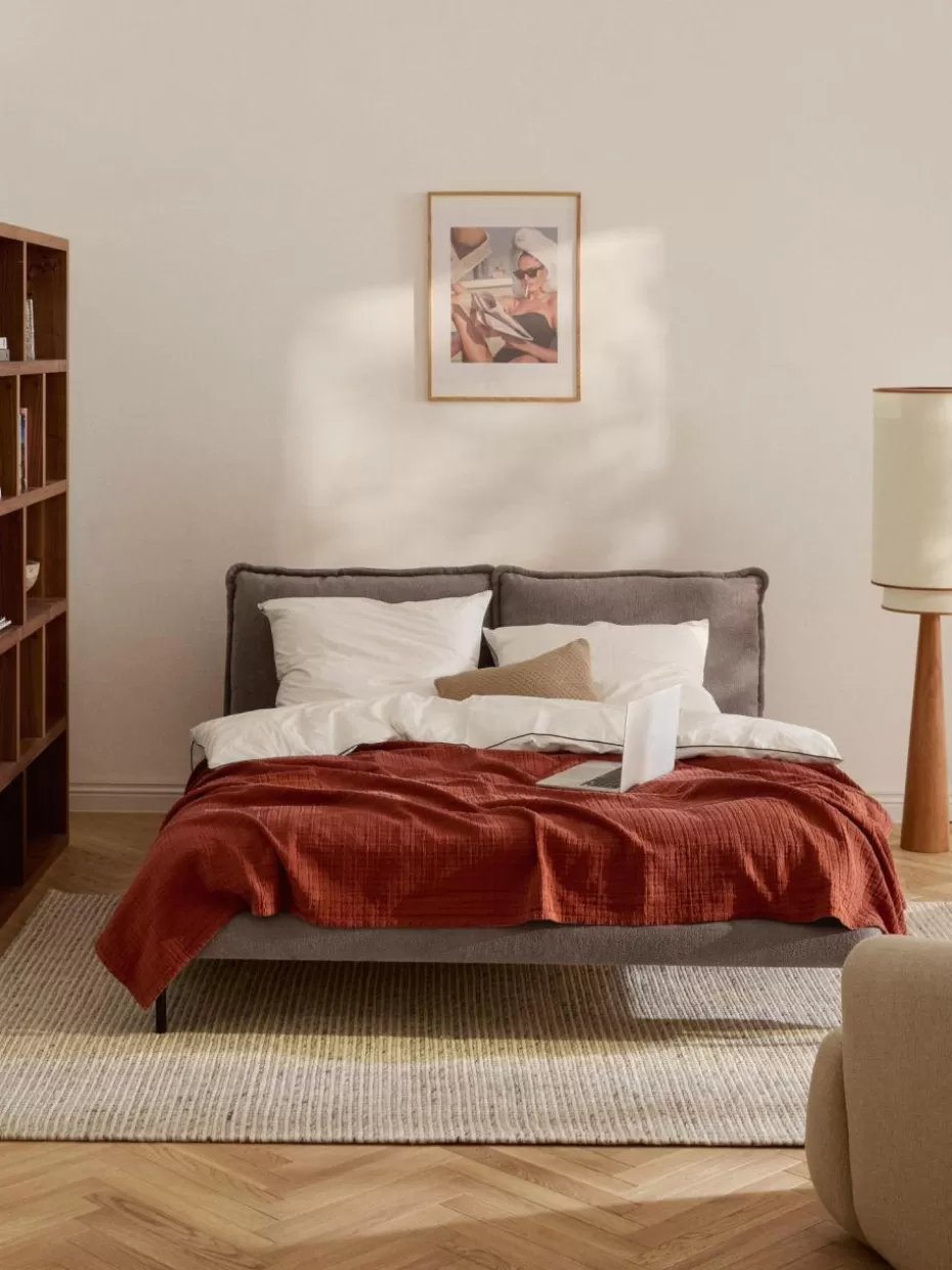 Betten-Westwing Collection Polsterbett Amelia aus Teddy-Bouclé Teddy-Bouclé Taupe