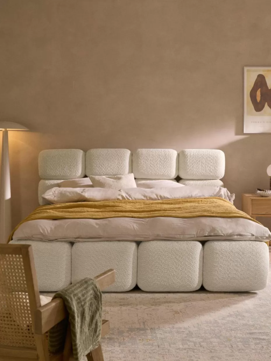 Betten-Westwing Collection Polsterbett Tayla aus Teddy-Bouclé Teddy-Bouclé Off White