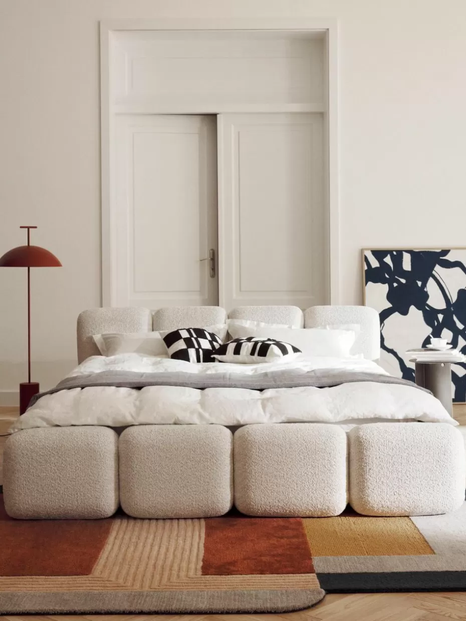 Betten-Westwing Collection Polsterbett Tayla aus Teddy-Bouclé mit Stauraum Teddy-Bouclé Off White