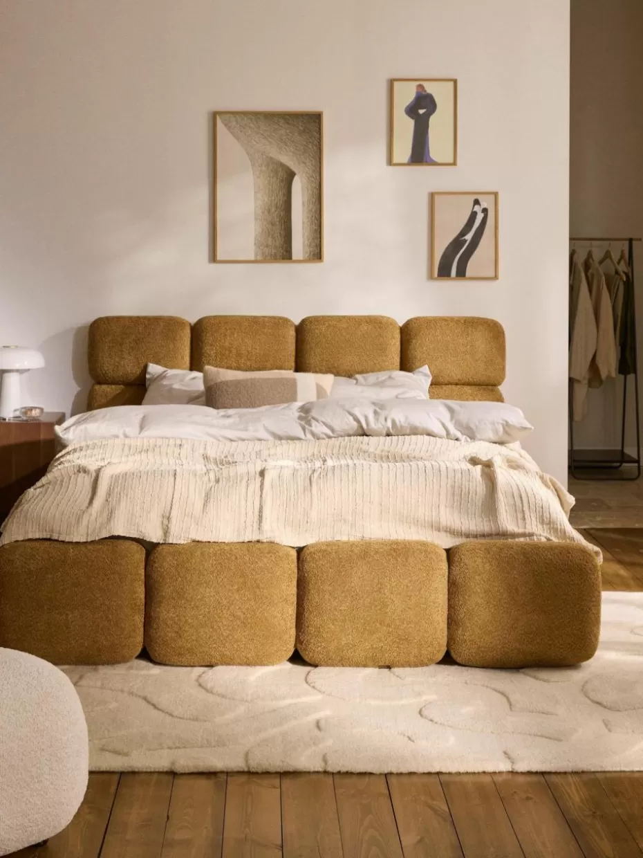 Betten-Westwing Collection Polsterbett Tayla aus Teddy-Bouclé mit Stauraum Teddy-Bouclé Ocker