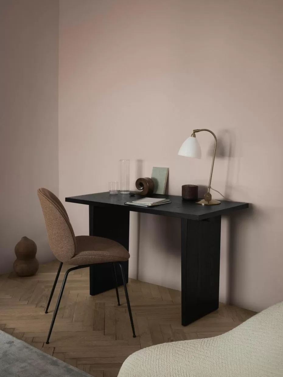 Stühle-GUBI Polsterstuhl Beetle Webstoff Terrakotta, Schwarz matt