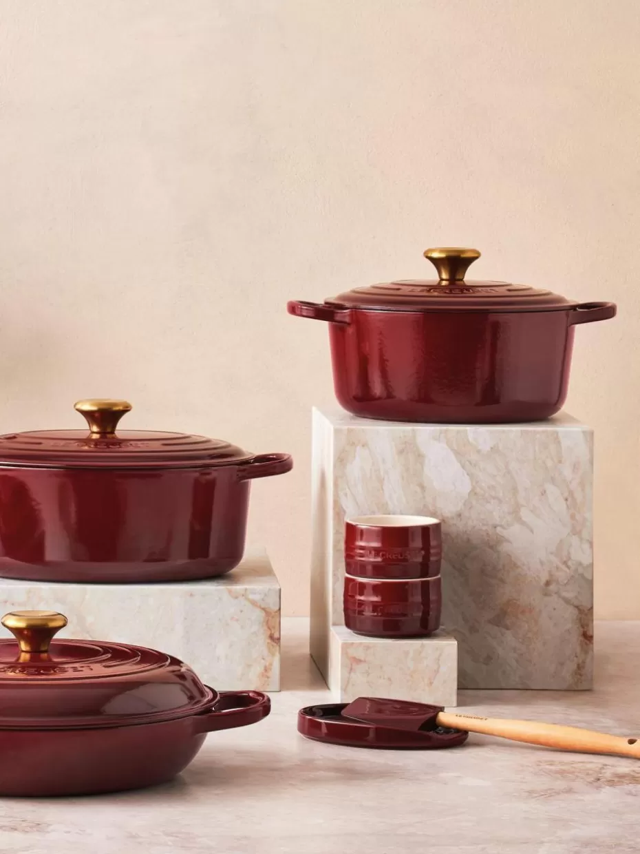 Töpfe-Le Creuset Runder Bräter Signature Collection aus Gusseisen Weinrot, Goldfarben