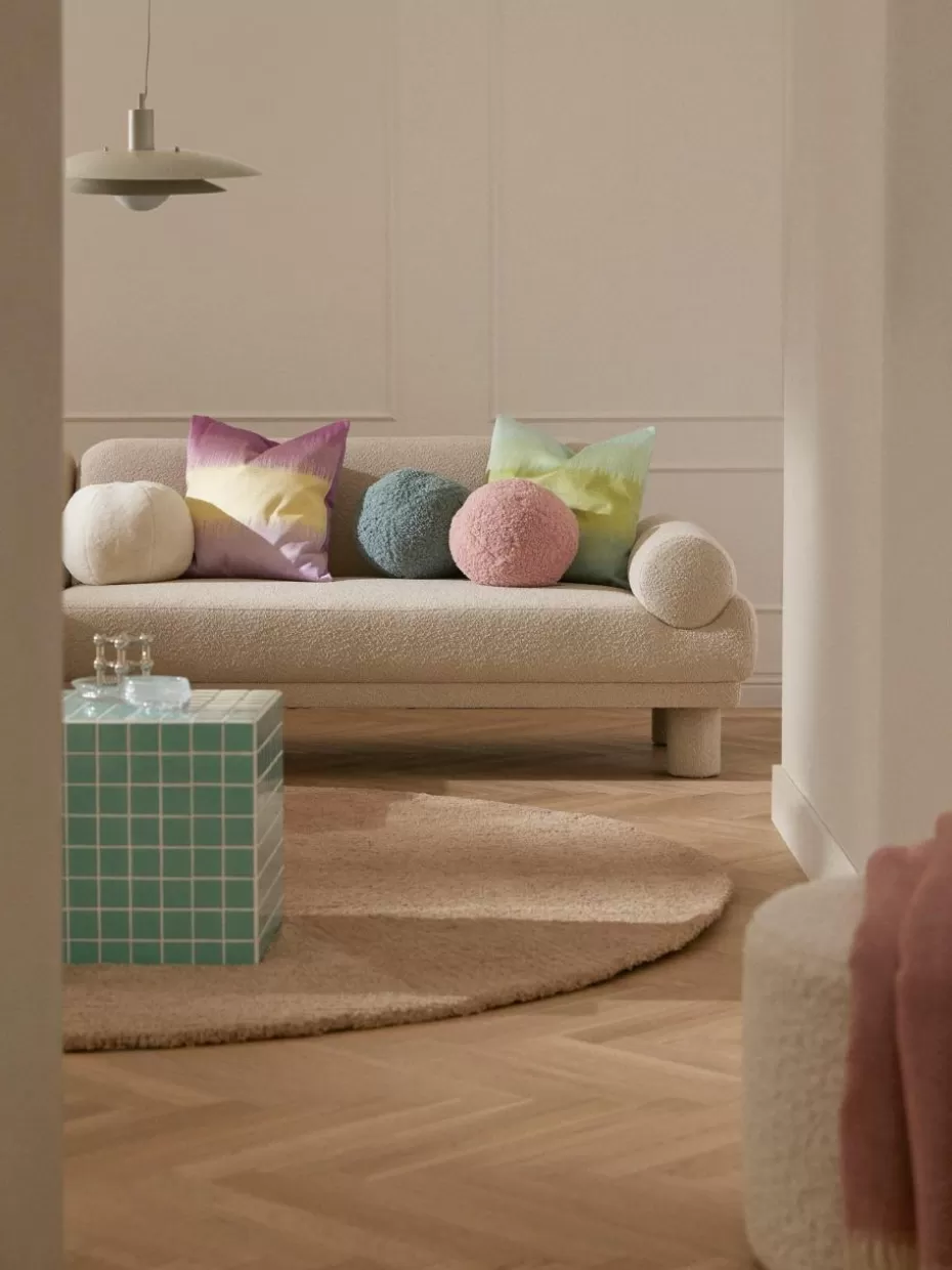 Glow-Up | Dekokissen-Westwing Collection Rundes Teddy-Dekokissen Dotty Hellrosa