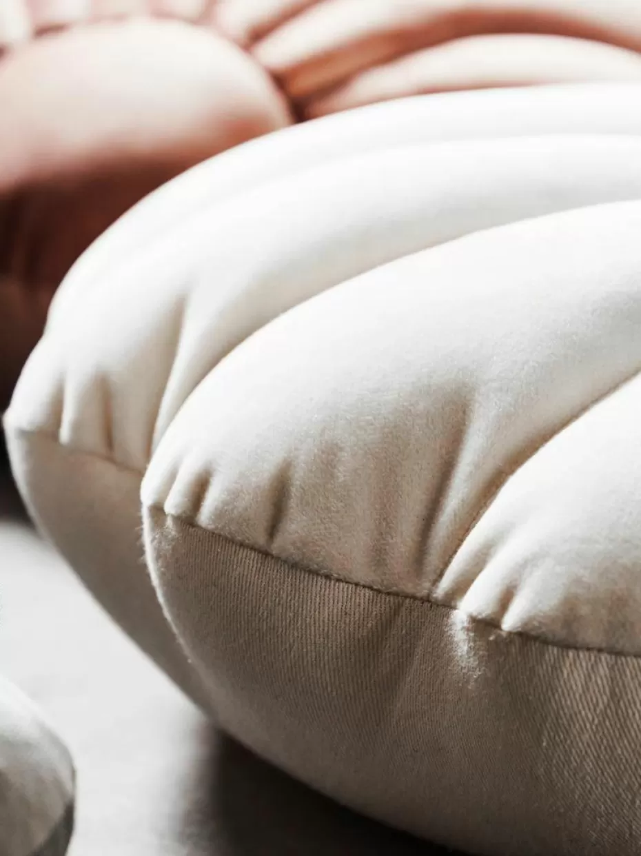Dekokissen-Westwing Collection Samt-Kissen Shell in Muschelform Off White