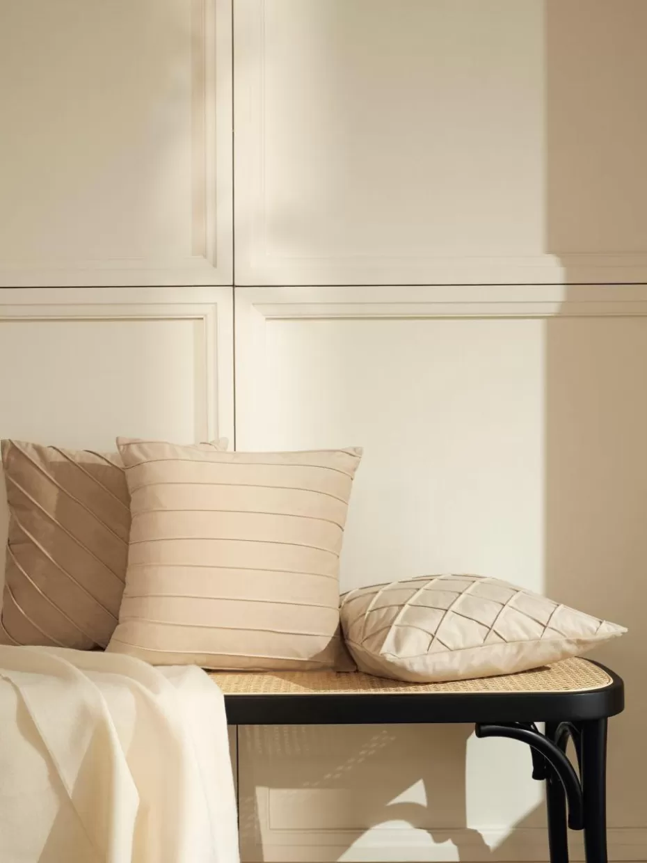 Dekokissen-Westwing Collection Samt-Kissenhülle Lola mit Strukturmuster Beige