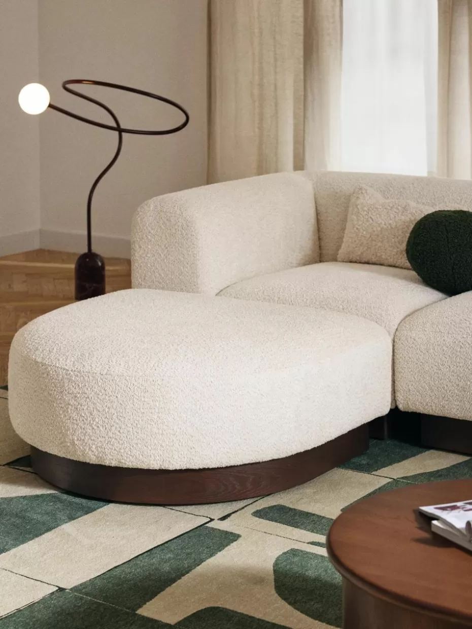 Sofas-Westwing Collection Sofa-Hocker Natalie aus Teddy-Bouclé Teddy-Bouclé Off White, dunkles Buchenholz