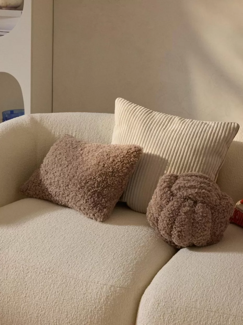 Dekokissen-Westwing Collection Teddy-Knoten-Kissen Dotty Nougat