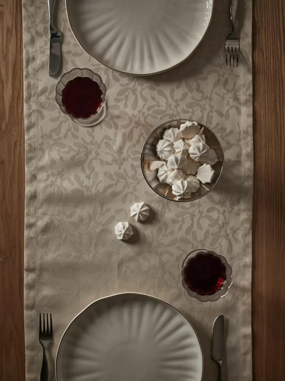 Tischläufer-Westwing Collection Tischläufer Hollyn mit winterlichem Motiv Hellbeige