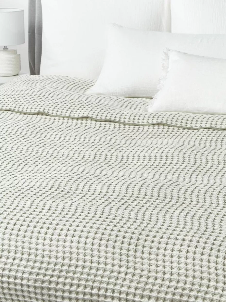 Tagesdecken & Bettüberwürfe-Westwing Collection Waffelpiqué-Tagesdecke Allie Off White, Olivgrün
