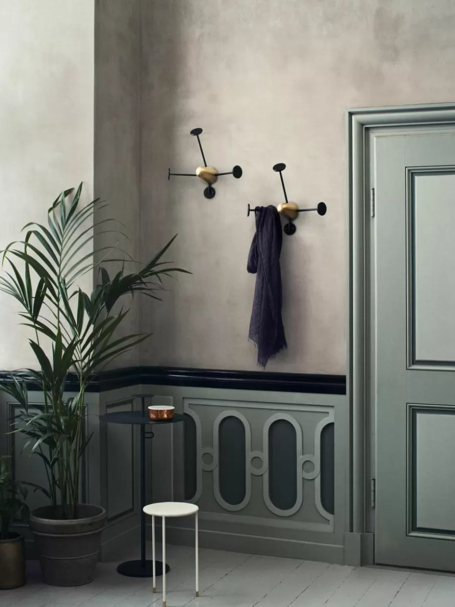 Garderoben-GUBI Wandgarderobe Matégot aus Metall