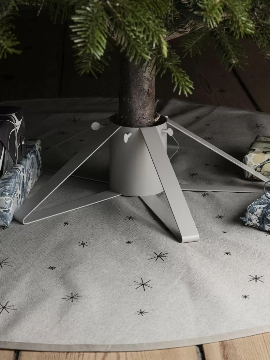 Weihnachtsbäume-ferm LIVING Weihnachtsbaumständer Flake Greige